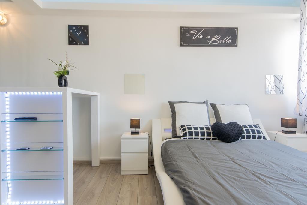 Sweethome Dijon - Black & White 외부 사진